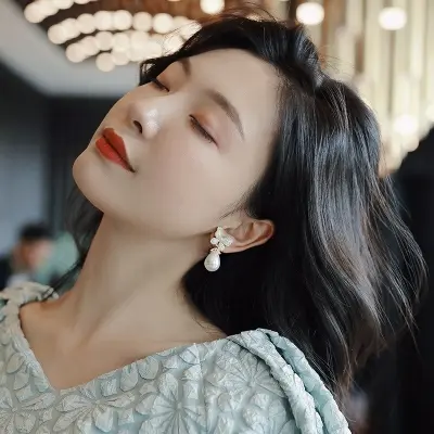 Picture of Korean version of fashion hot selling earrings simple temperament crystal butterfly pearl ear nail Earrings women