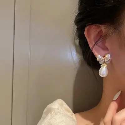 Picture of Korean version of fashion hot selling earrings simple temperament crystal butterfly pearl ear nail Earrings women