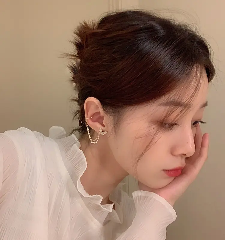 Picture of Ladies Fashion Rhinestone Butterfly Chain Earrings Punk Personality All-match Exquisite Asymmetrical Ear Clip