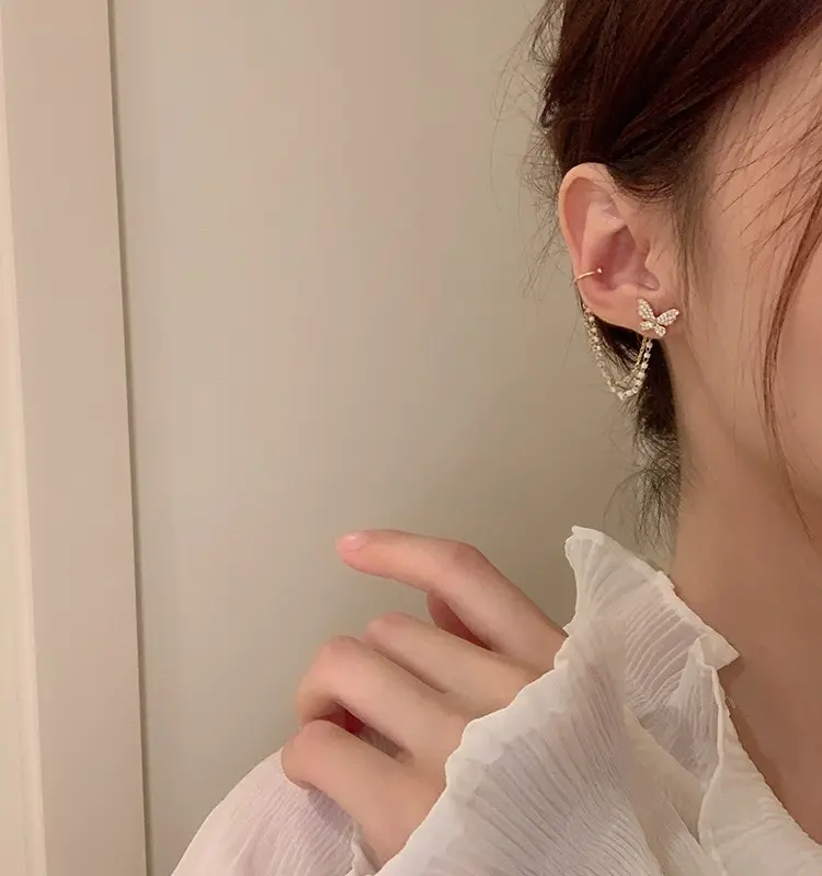 Picture of Ladies Fashion Rhinestone Butterfly Chain Earrings Punk Personality All-match Exquisite Asymmetrical Ear Clip