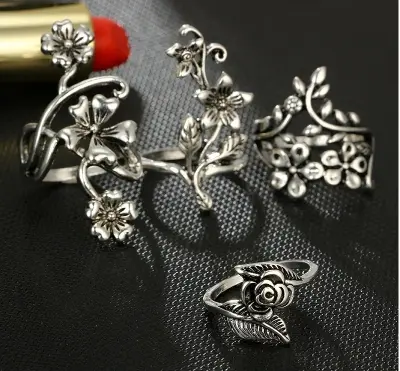 Picture of 4 set natural shape leaf finger ring set for women (Color Guaranteed)