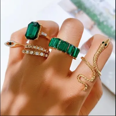 Picture of 6PCS Green Crystal Snake Rings Set for Women Gold Plated Vintage Aesthetic Geometric Luxury Metal Retro Finger Ring Jewelry Gift
