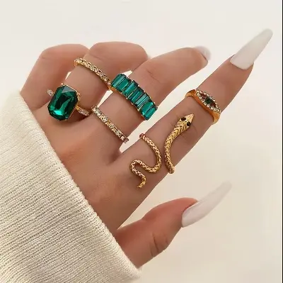 Picture of 6PCS Green Crystal Snake Rings Set for Women Gold Plated Vintage Aesthetic Geometric Luxury Metal Retro Finger Ring Jewelry Gift
