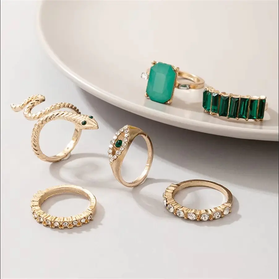 Picture of 6PCS Green Crystal Snake Rings Set for Women Gold Plated Vintage Aesthetic Geometric Luxury Metal Retro Finger Ring Jewelry Gift