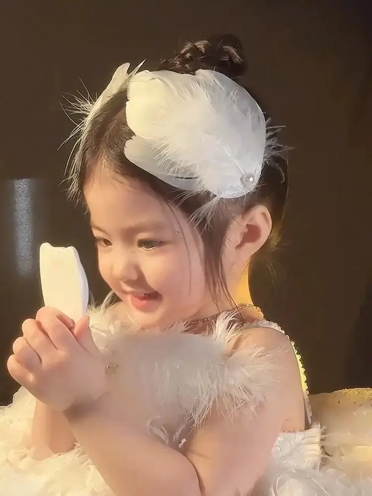 Picture of 2pcs/Set White Color Feather Pearl Hair Clips For Party Performance For Baby girls