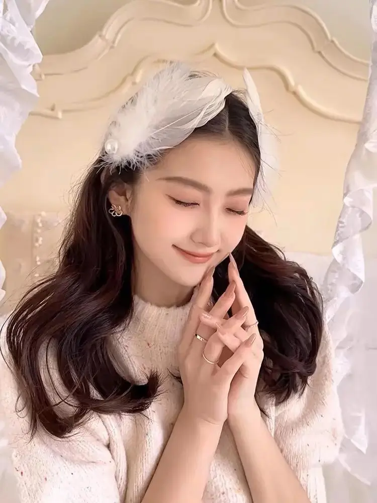 Picture of 2pcs/Set White Color Feather Pearl Hair Clips For Party Performance For Baby girls