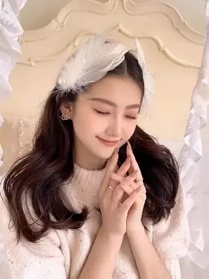 Picture of 2pcs/Set White Color Feather Pearl Hair Clips For Party Performance For Baby girls
