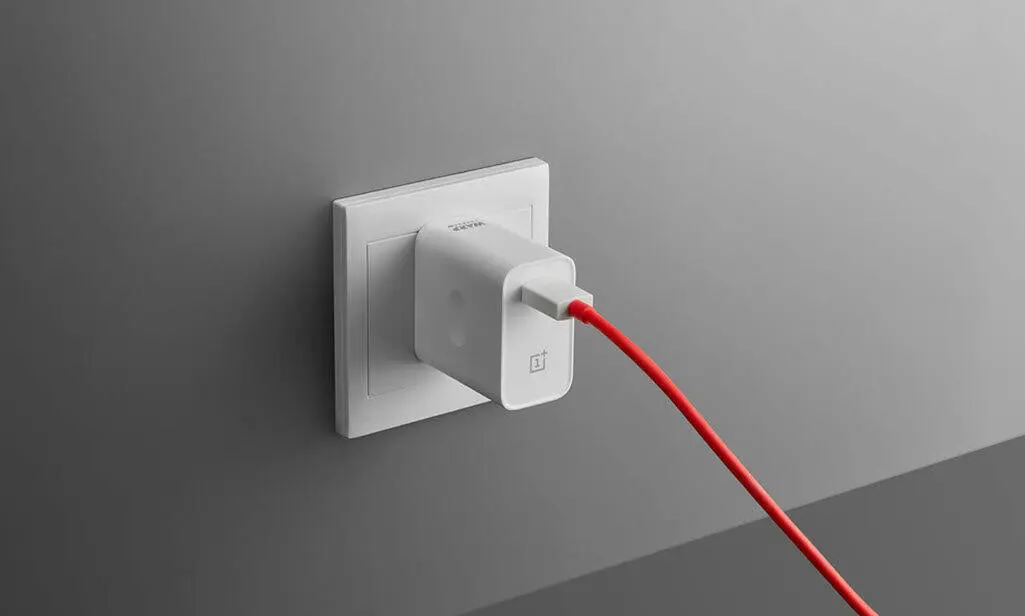 Picture of Oneplus 45W WARP Charger WIth 1m Type-C Cable White