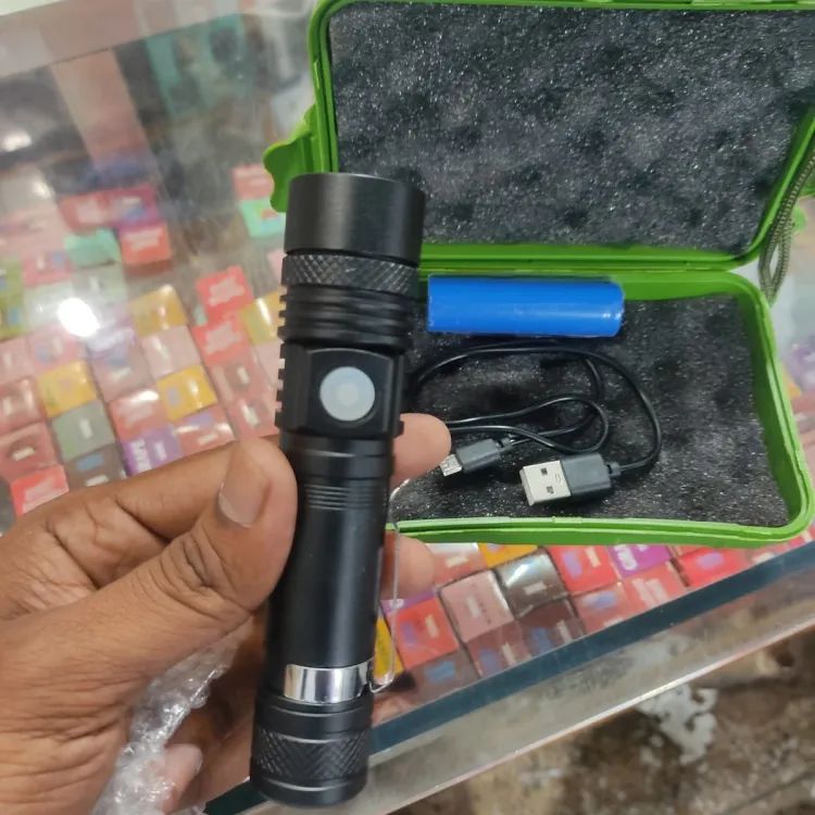 Picture of Long Shot Zoomable Powerful USB rechargeable Waterproof led flashlight_
