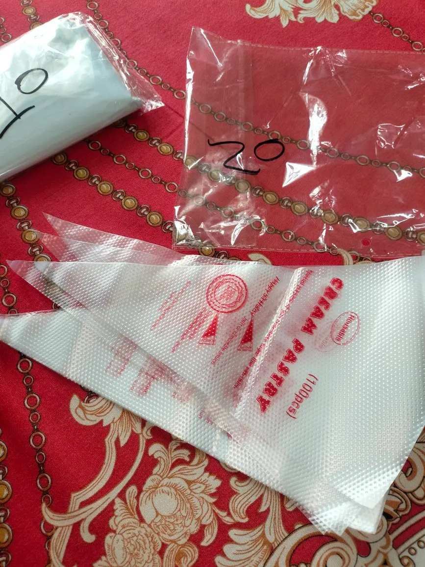 Picture of 20 Pcs Disposable Piping Bags for Cake Decorating - Strong PE Plastic Icing Bags