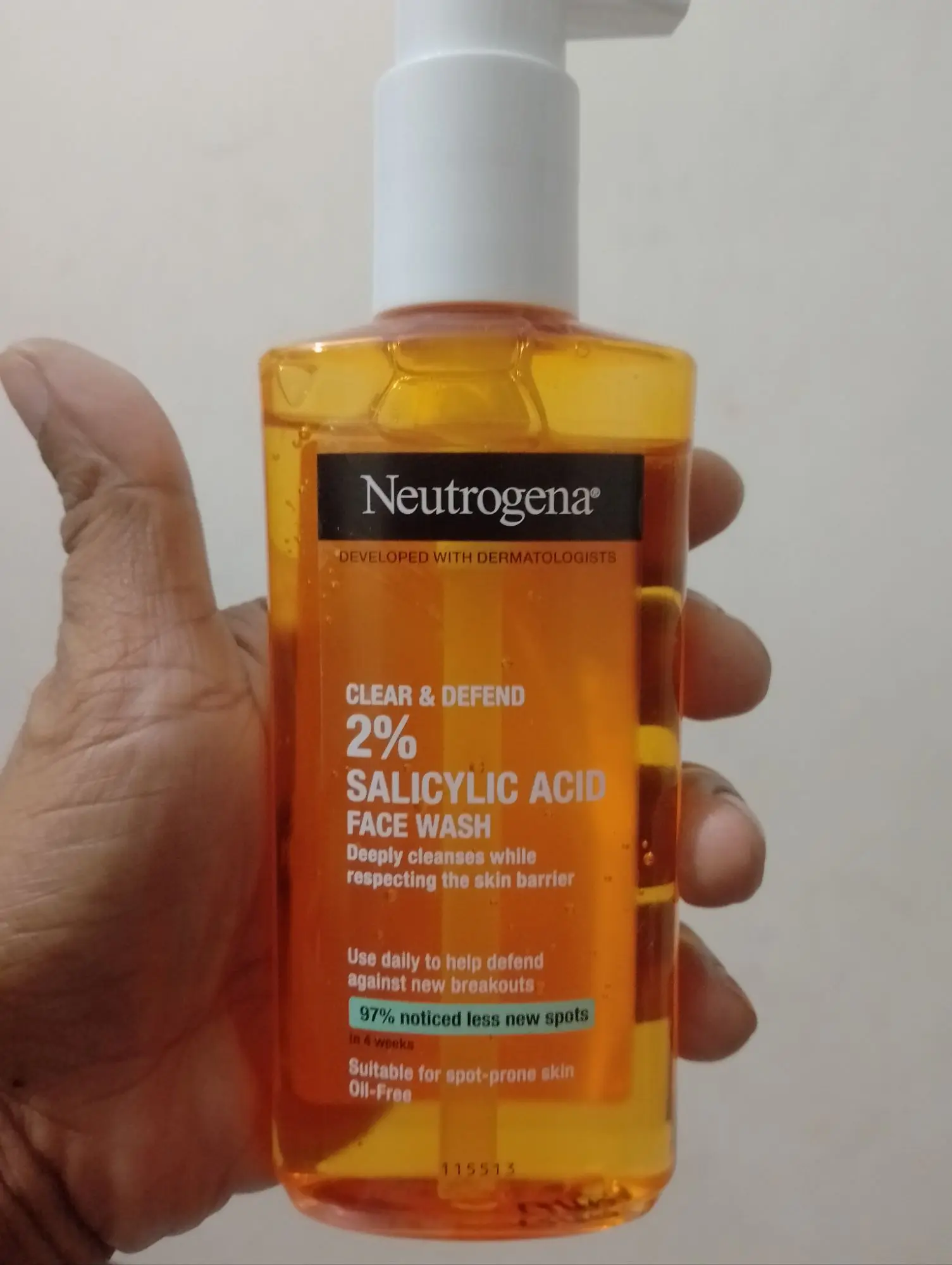 Picture of Neutrogena Clear & Defend 2% Salicylic Acid Facial Wash 200ml – Daily Acne Cleanser (GR) - CLEAR