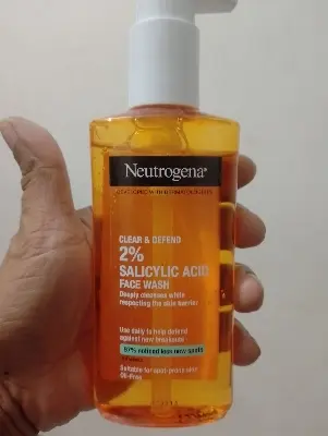 Picture of Neutrogena Clear & Defend 2% Salicylic Acid Facial Wash 200ml – Daily Acne Cleanser (GR) - CLEAR
