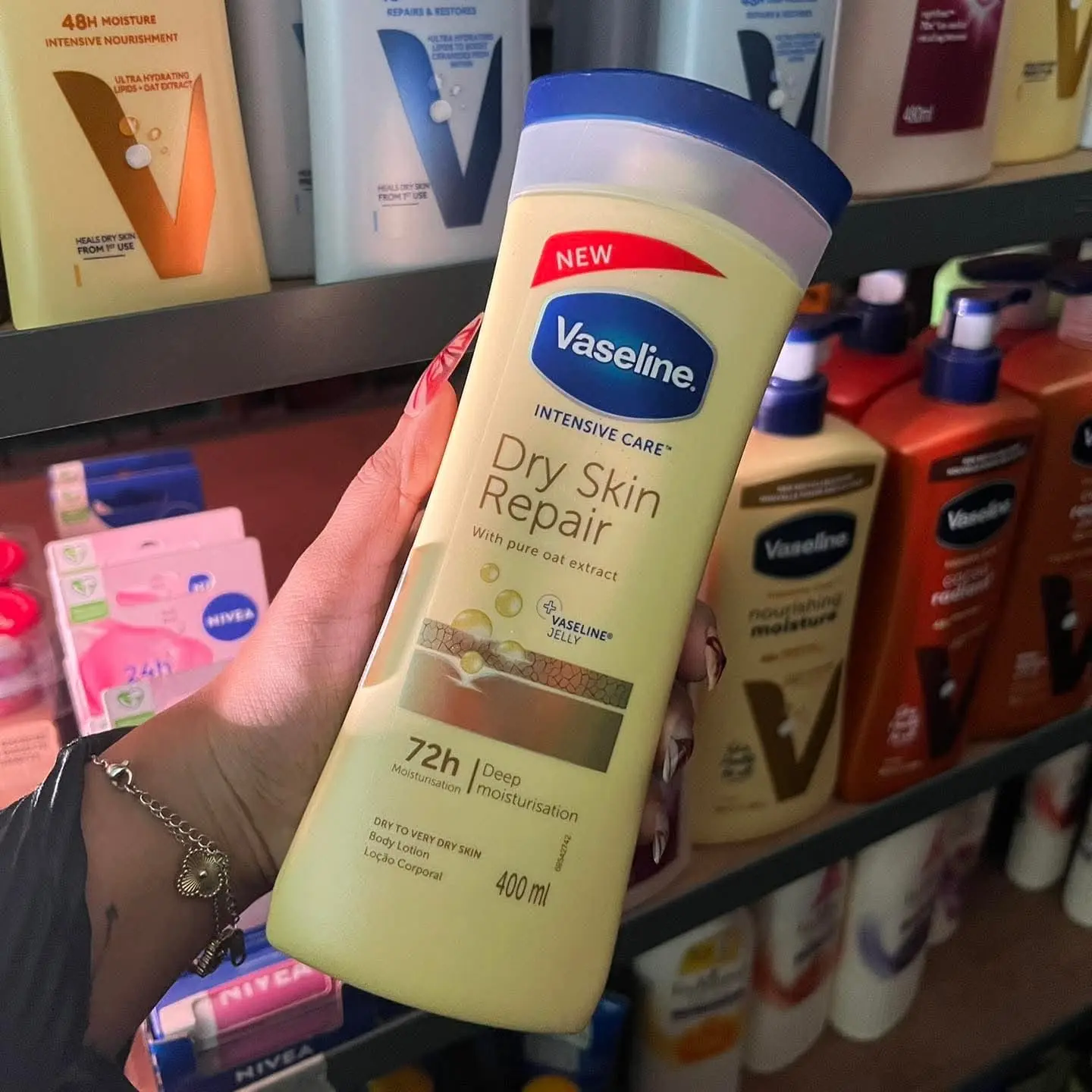 Picture of Vaseline Body Lotion For Dry Skin 400ml ( South African )