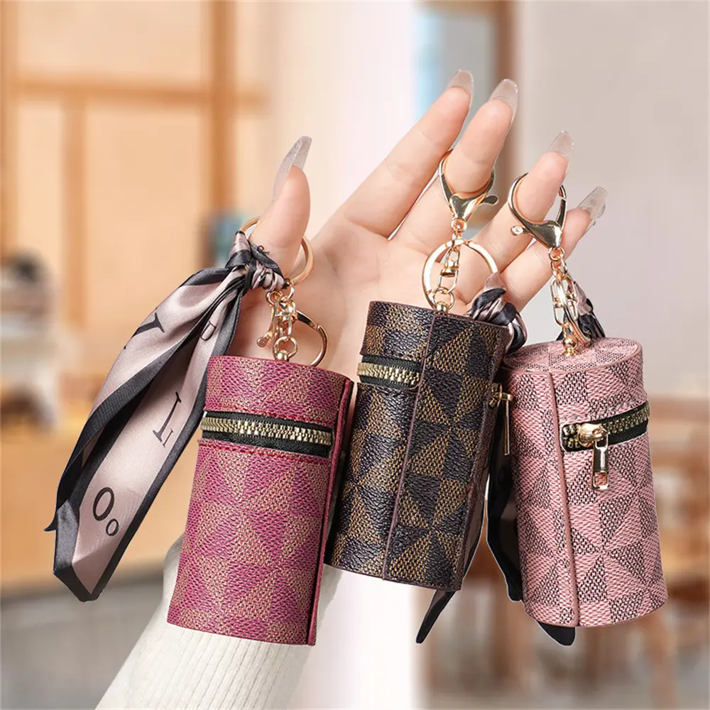 Picture of Mini Keychain Bag Can Store Earphones Lipsticks Hanging Hooks Made Of PVC Material A Gift For Girls