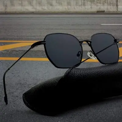 Picture of New Styles Fashionable Sunglass for man - Black