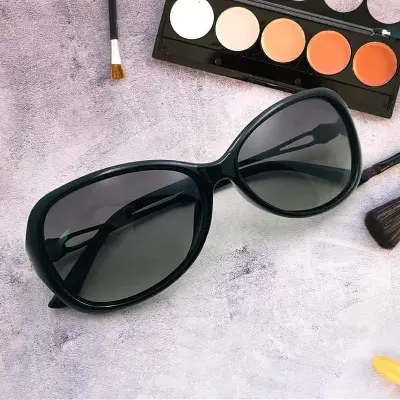 Picture of New Styles Fashionable Sunglass for women - Black