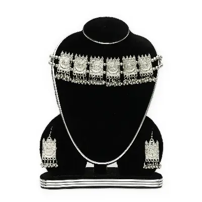 Picture of Beautiful quality fashionable necklace sets for women - Silver