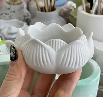 Picture of 01 piece Lotus shaped indoor planter White