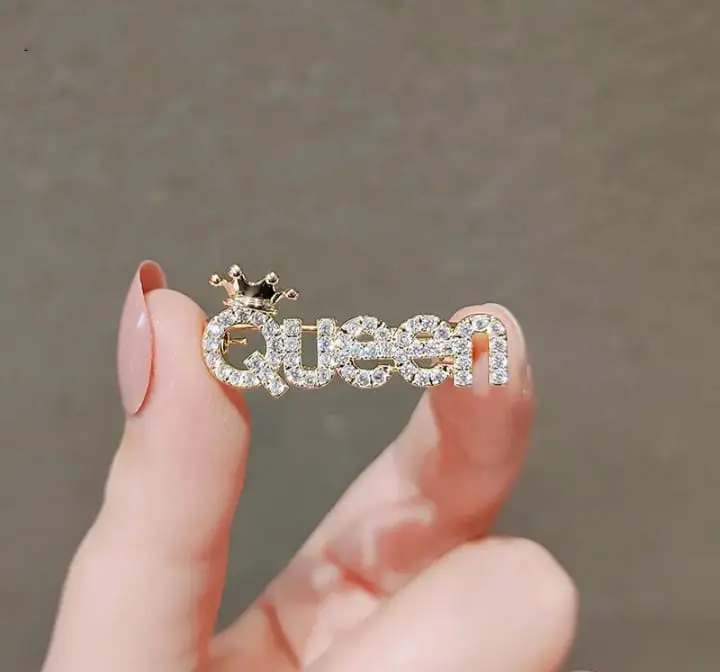 Picture of Mini queen brooch for women Gold