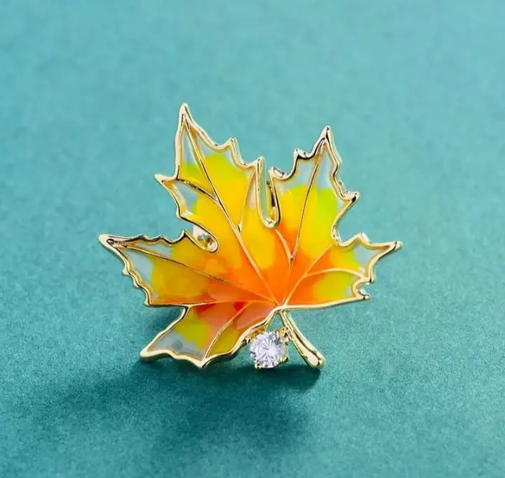 Picture of Large queen brooch for Women Gold