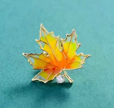 Picture of Large queen brooch for Women Gold