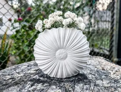 Picture of 01 pcs colourful gypsum Sunflower vase for home decore White