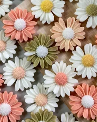 Picture of Daisy Flower  Scented Candle for home decore Multicolor