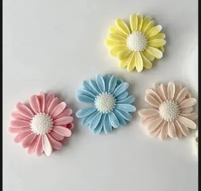 Picture of Daisy Flower  Scented Candle for home decore Multicolor