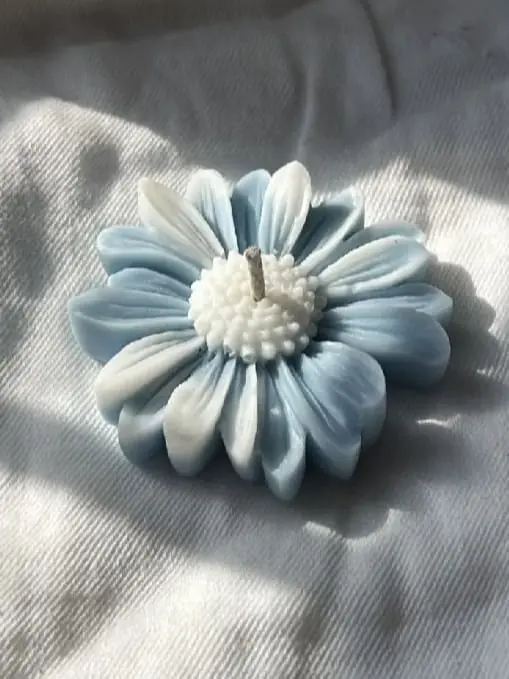 Picture of Daisy Flower  Scented Candle for home decore Multicolor