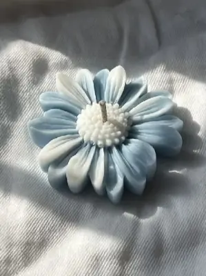 Picture of Daisy Flower  Scented Candle for home decore Multicolor