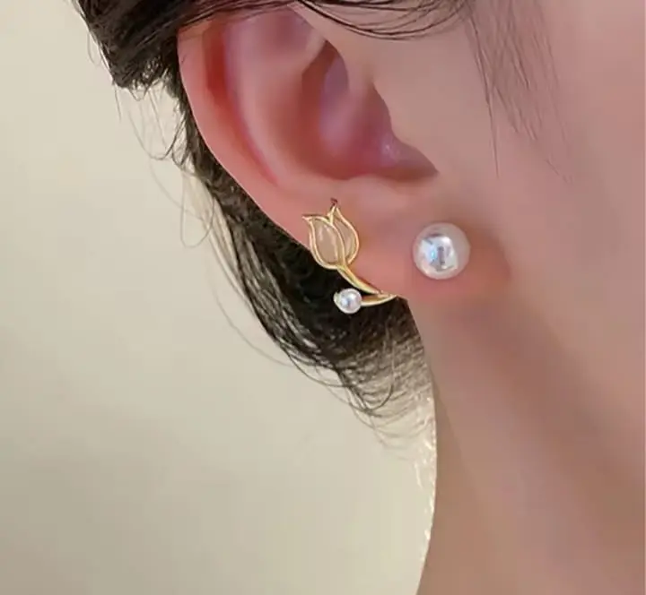 Picture of Transparent Tulip Ear ring for Women Gold