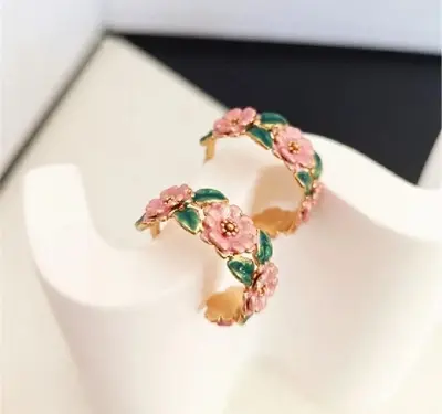 Picture of Flower C-shaped Stud Earrings For Women Gold