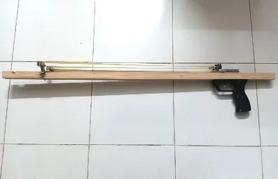 Picture of High quality Wooden Slingshott Rifle catapult for target practice with stainless steel head, resin handle grip and zinc alloy spreader sport archery (simple, carriable, powerful and smart model) (Wooden Full Set)