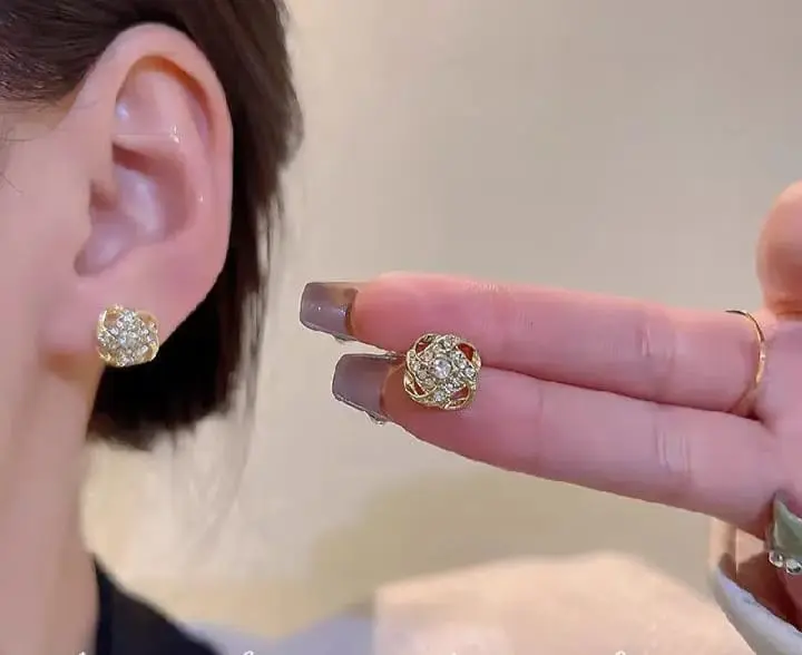 Picture of Needle Small Earrings  for Women Gold