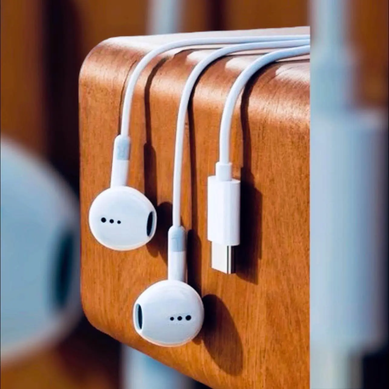 Picture of MKB M802 primium Earphone Type c All phone support -White