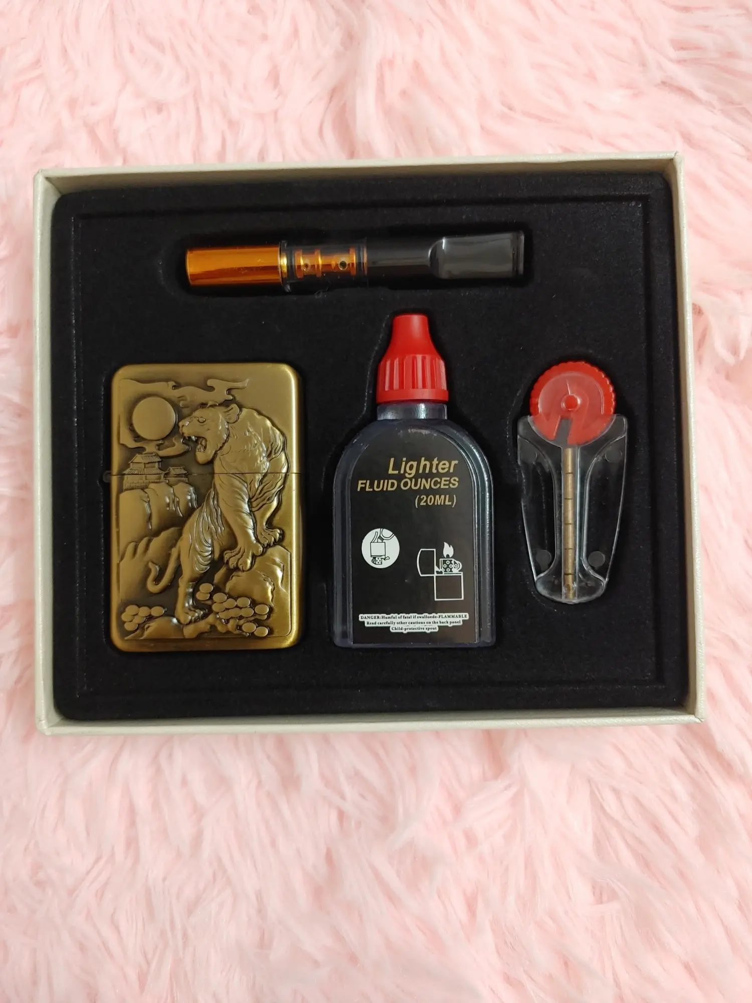 Picture of NEW Zippo Lighter Classic Fashionable - Full Set