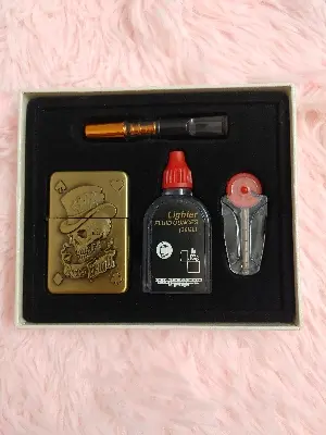 Picture of NEW Zippo Lighter Classic Fashionable - Full Set