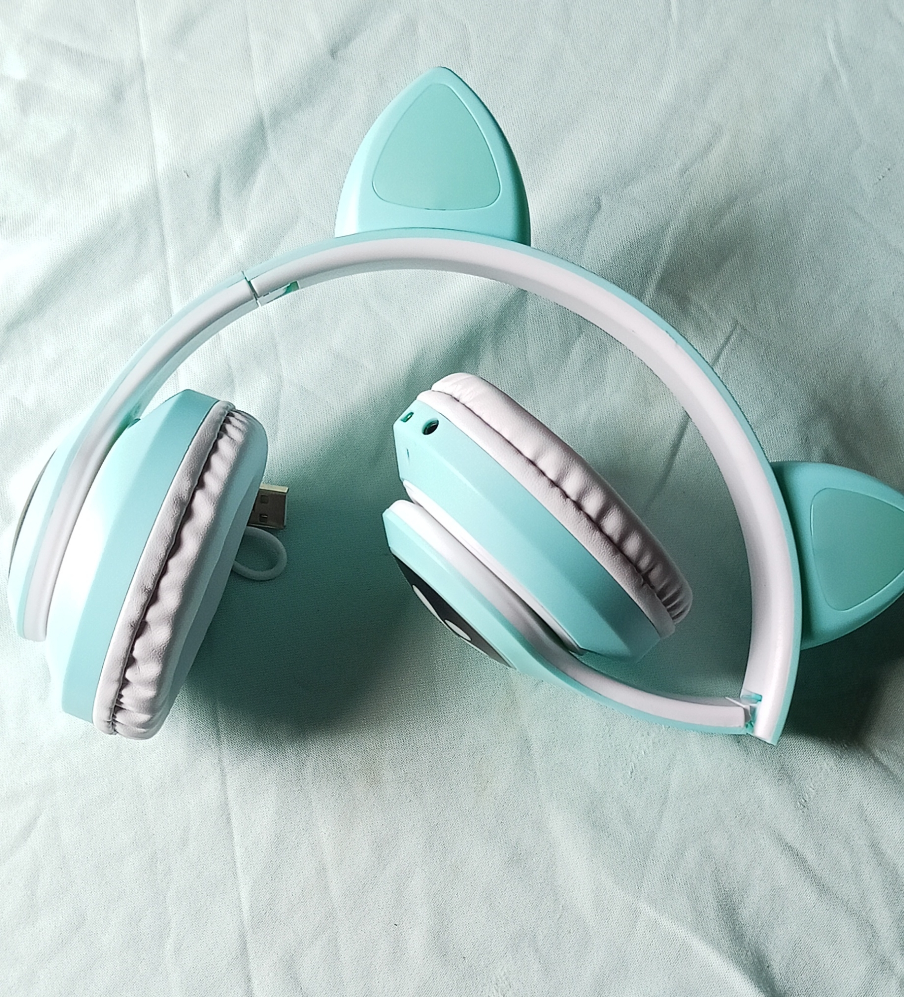 Picture of STN-28 Bluetooth Gaming Cat Headphone With RGB Lighit