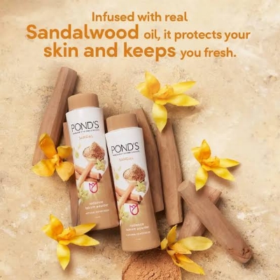 Picture of 3 pcs Ponds Sandal Radiance talcum powder-15ml