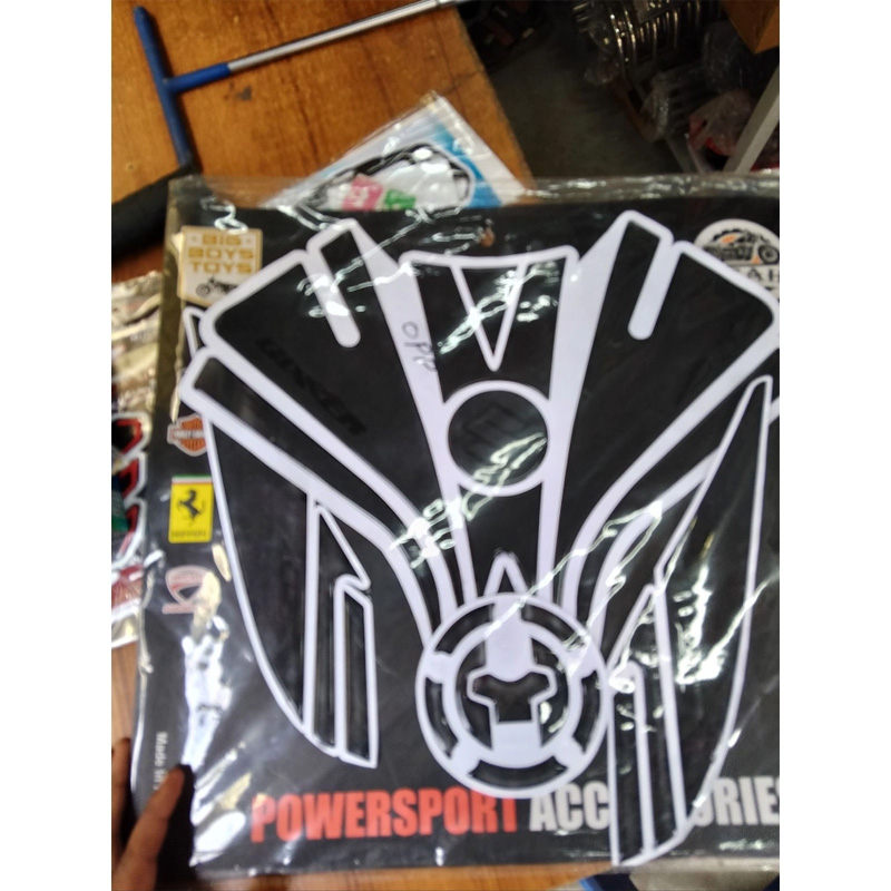 Picture of Full Tank Pad Set For Suzuki Monotone, Gixxer, Sf (New Version) Pure Black And Attractive Neon Pink