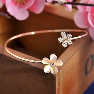 Picture of Korean Fashion Small Daisy Open Bracelet  