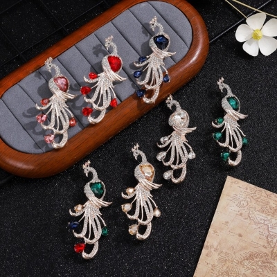 Picture of Light Luxury Micro-Encrusted Zircon Peacock High-End Brooch, Exquisite Elegant, Chinese Style Brooch, Suit Corsage, Accessories Gift
