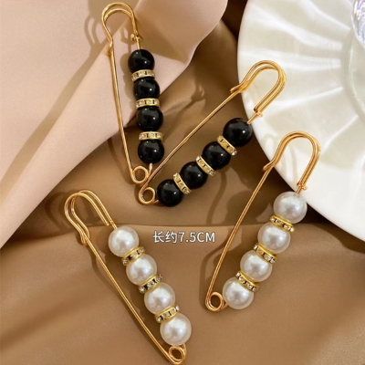 Picture of New Pearl Geometric Brooch for Women Alloy Clothing Pin Anti-Exposure Fashion Accessory Waist Cincher