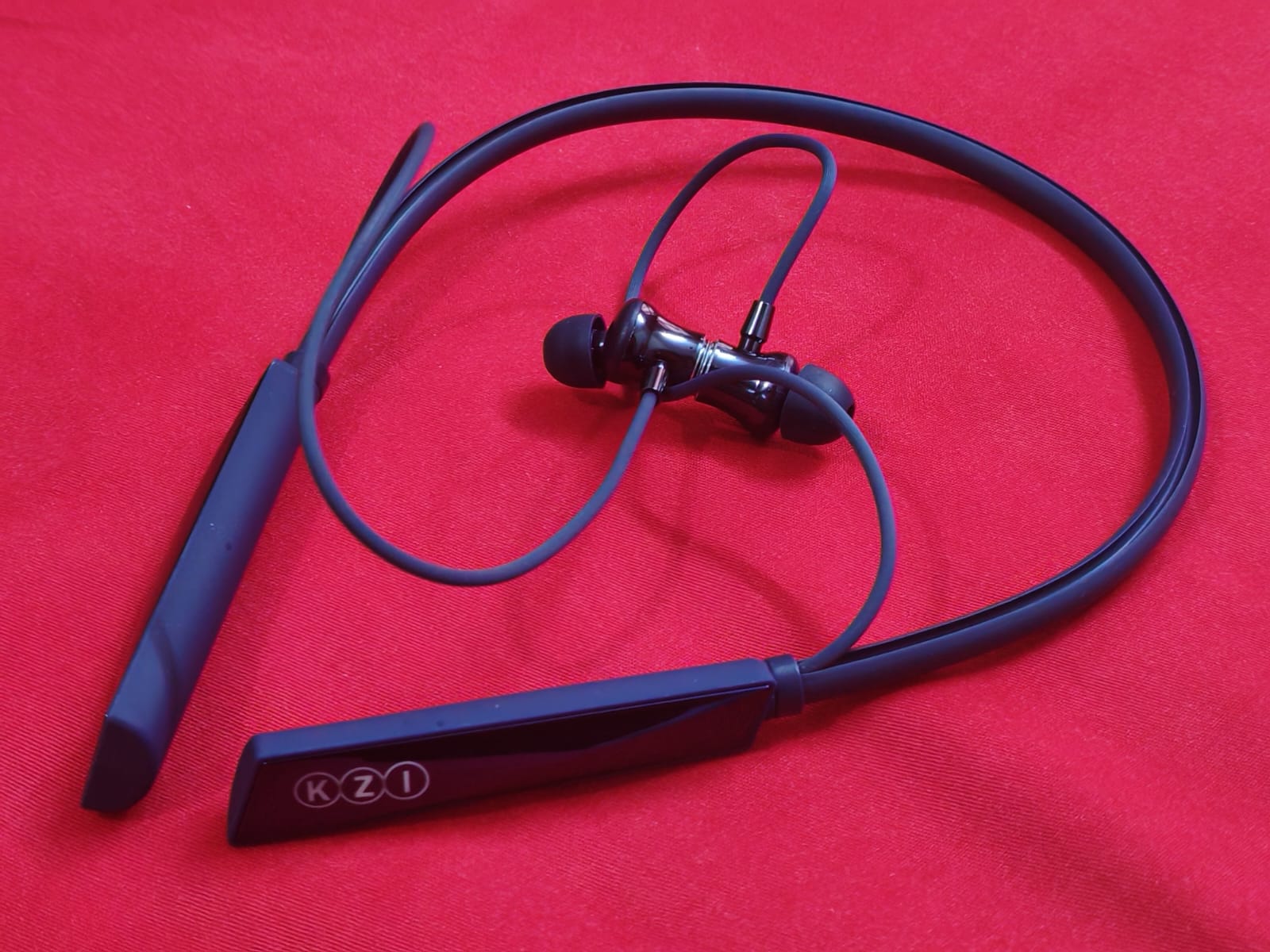 Picture of KZI K-300 Neckband Bluetooth Headset BT5.4 Sports Headset Magnetic on/off - Vibration - Voice Changer--Long Battery- Bluetooth Neckband - Best Neckband