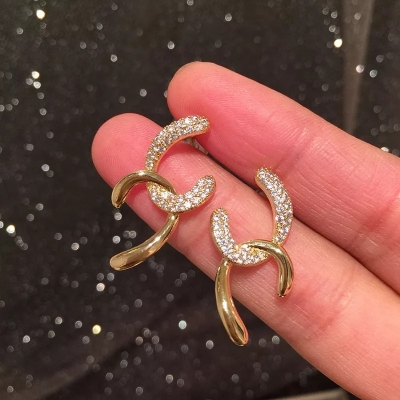 Picture of Square hoop earring for women Gold 
