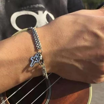 Picture of Stainless Steel Bracelet for Men Silver Adjustable