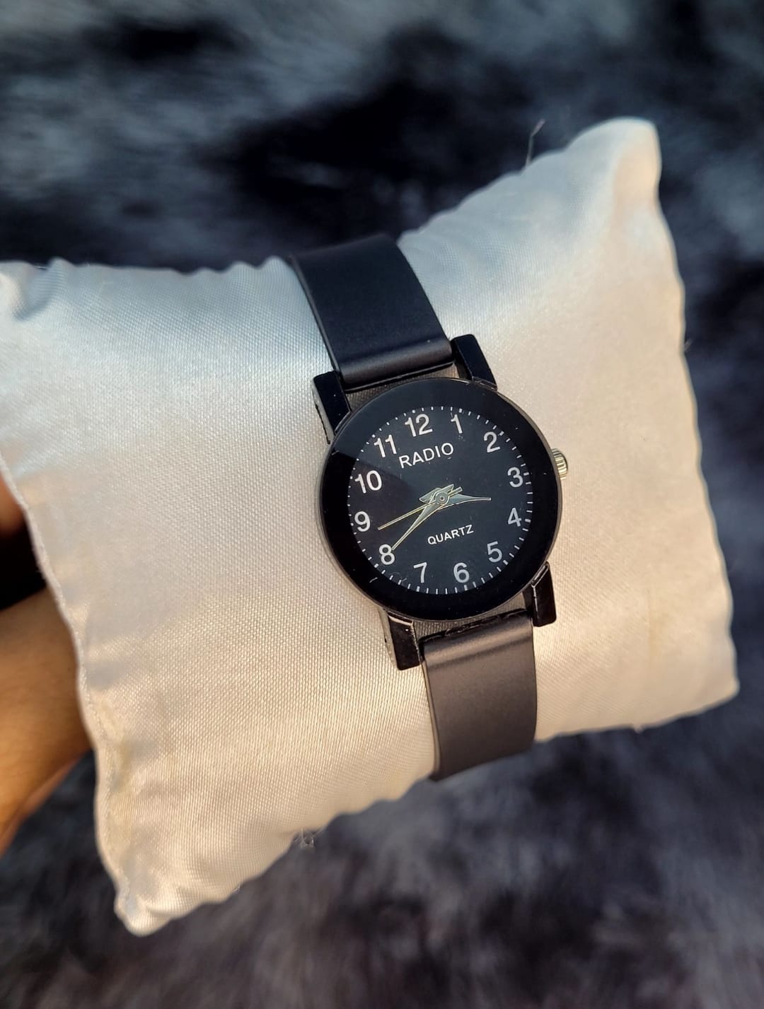 Picture of Black Belt Simple Women Small Dial Watch Sweet Leather Strap Wrist Watches Gift Black 
