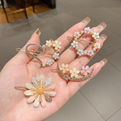 Picture of Understated -Craftsmanship and Trendy -Alloy flower rhinestone sideclip hairclip set For Women/Girls- Progressively Better  Int: One size