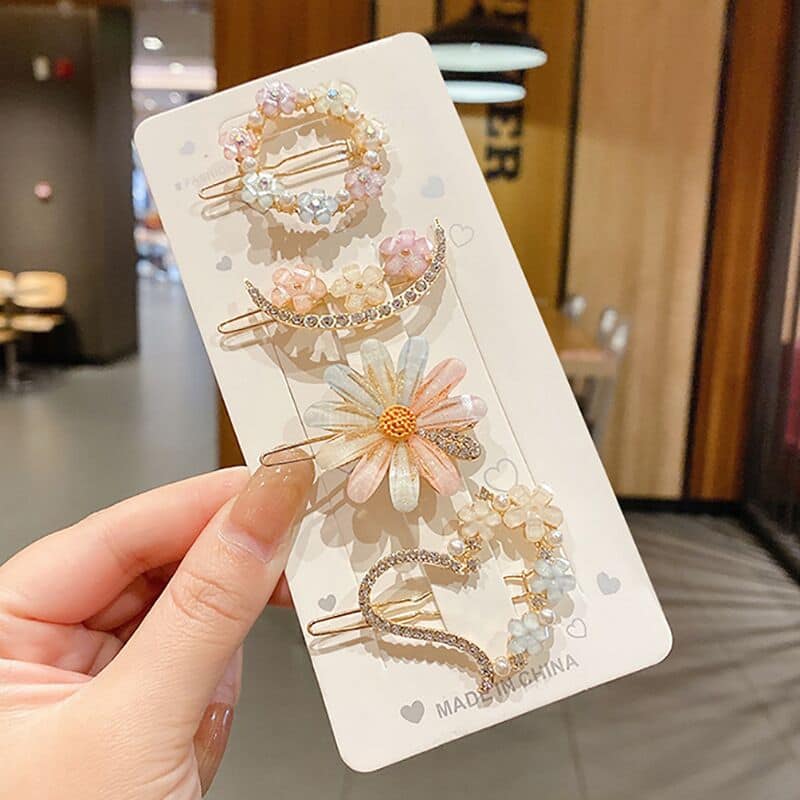 Picture of Understated -Craftsmanship and Trendy -Alloy flower rhinestone sideclip hairclip set For Women/Girls- Progressively Better  Int: One size