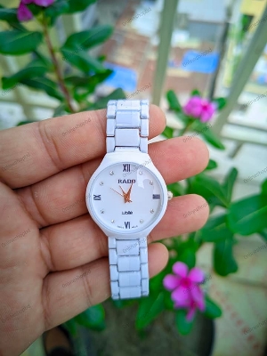 Picture of Stainless Steel Fashionable stainless analogue Hand watches for Women - ঘড়ি White 